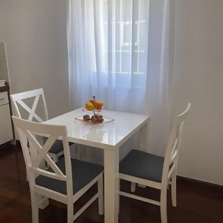 Pivac * Makarska