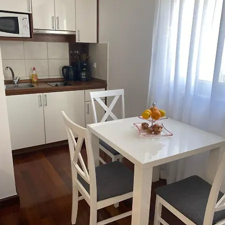 Pivac Lägenhet Makarska